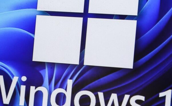 Экран Windows 11 с интерфейсом обновления