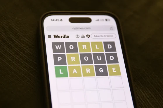 Игра Wordle на смартфоне