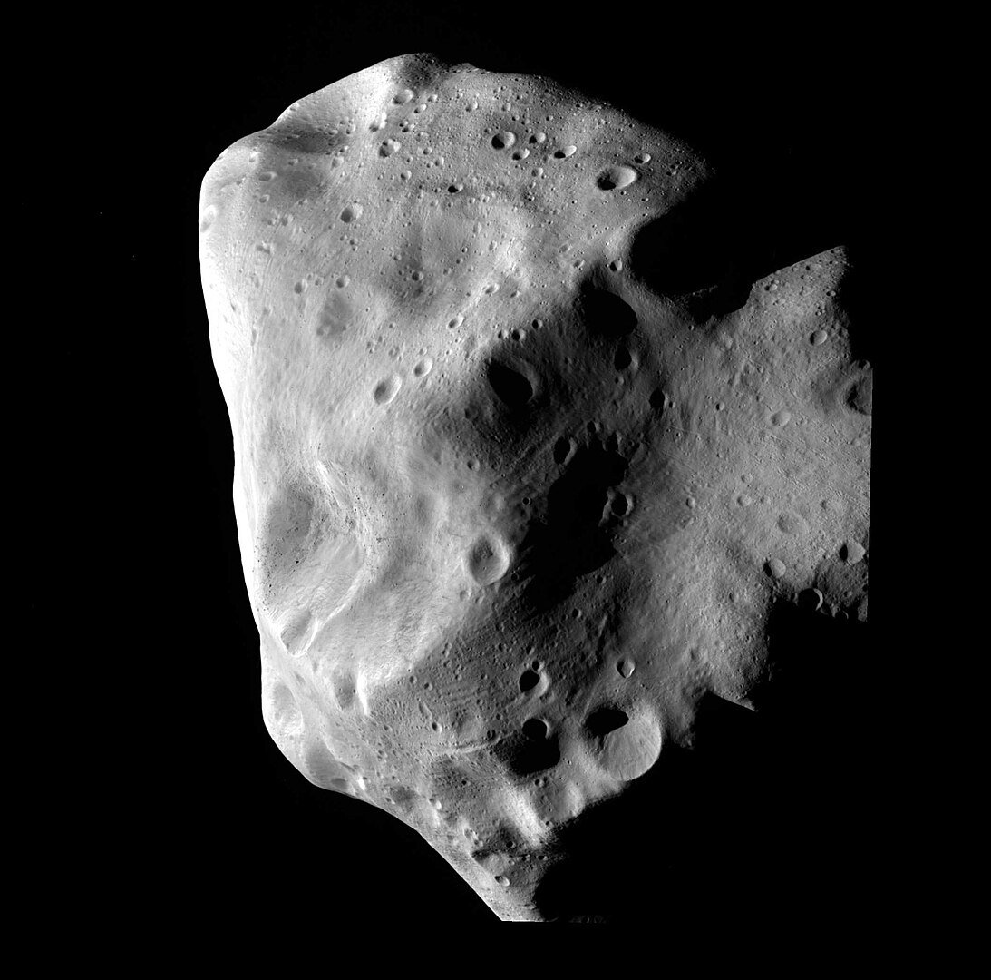 М-тип астероид 21 Лютеция, сфотографированный космическим аппаратом ЕКА Розетта