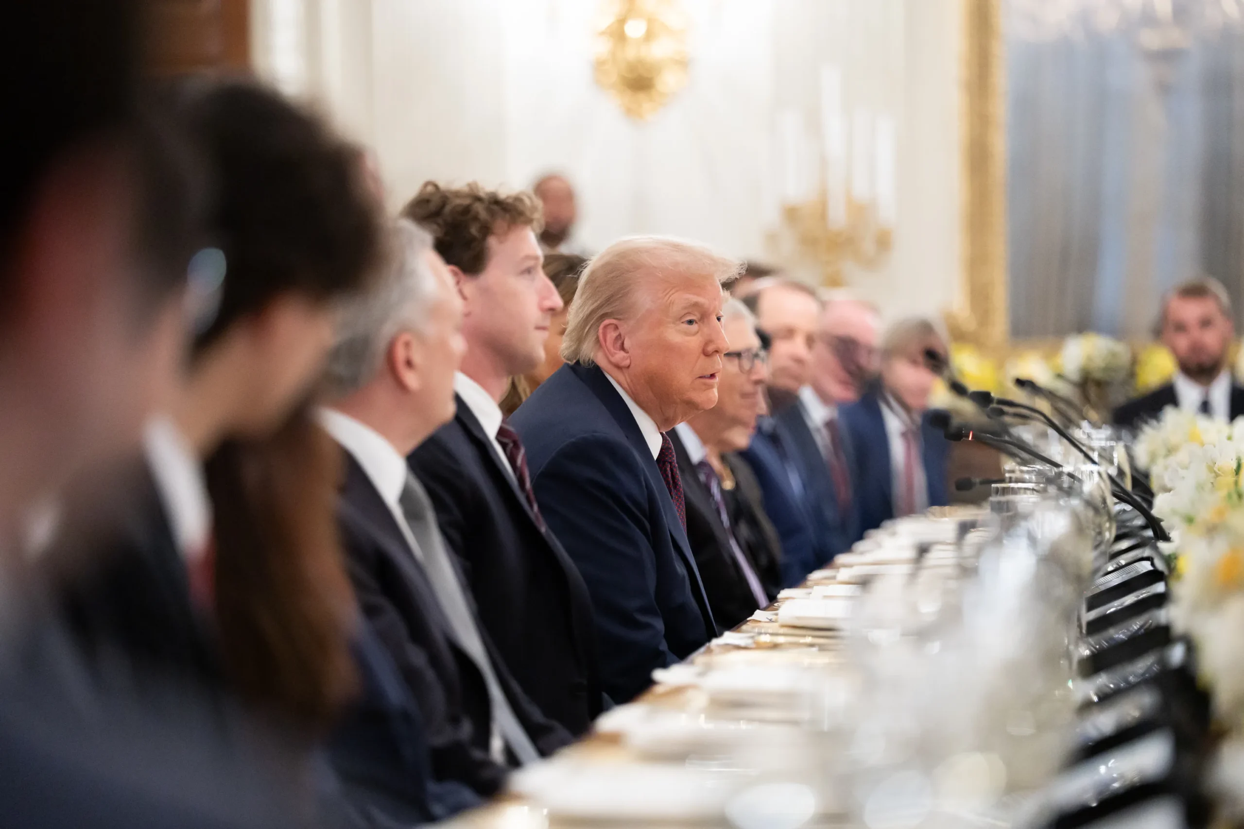 Президент Дональд Трамп и первая леди Мелания Трамп на ужине с лидерами бизнеса и технологий в Розовом саду Белого дома