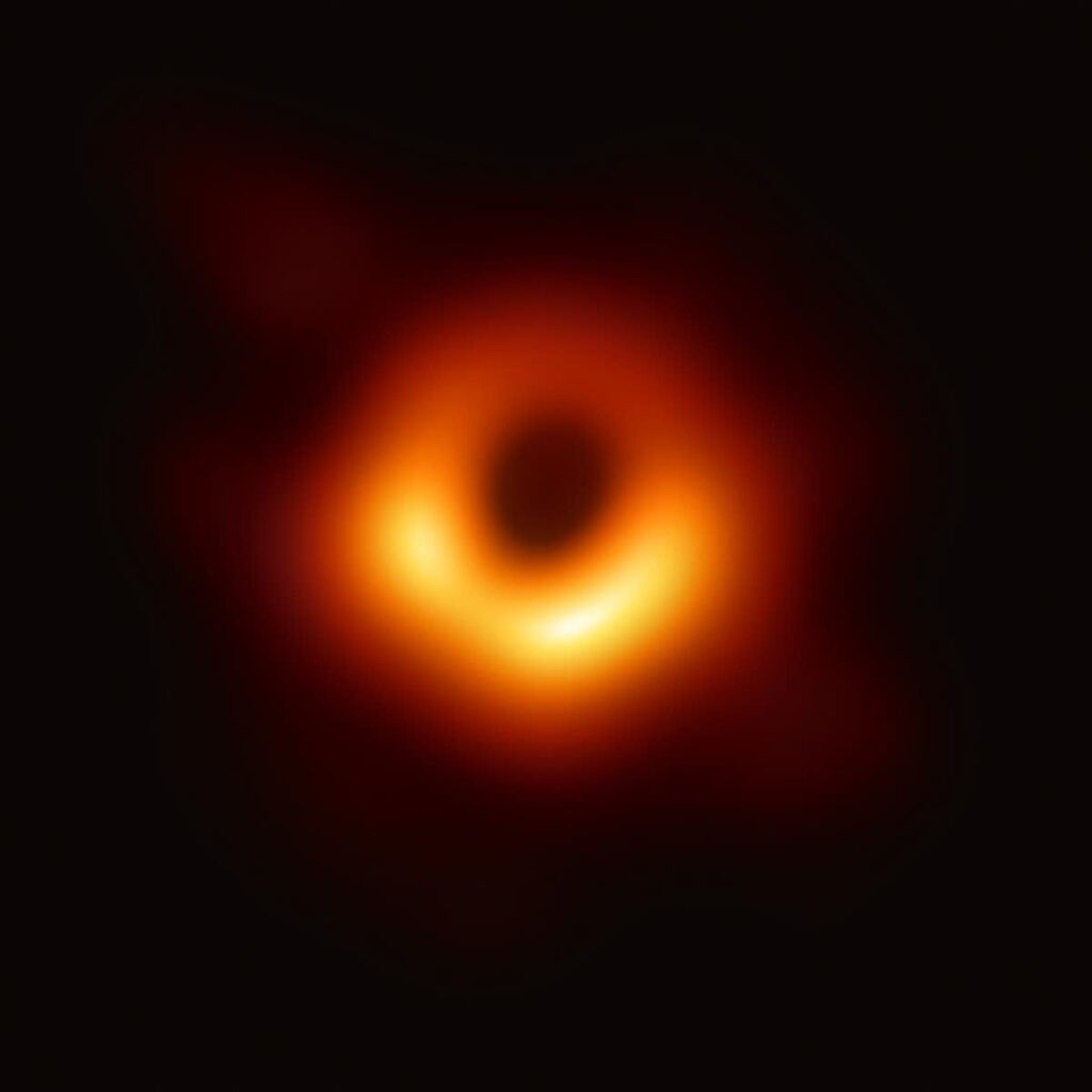 Черная дыра M87*